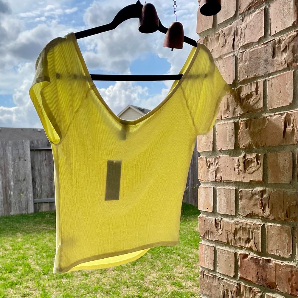 NWT WILD FABLE ribbed vneck tee in a SZ Medium/Super Stretch top/Lemon color